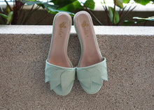 Load image into Gallery viewer, Marigold in Pistachio