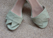 Load image into Gallery viewer, Marigold in Pistachio