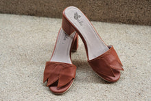 Load image into Gallery viewer, Marigold in Caramel