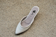 Load image into Gallery viewer, The Mules in chalk