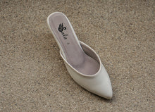 Load image into Gallery viewer, The Mules in chalk