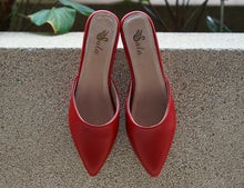 Load image into Gallery viewer, The Mules in Cherry