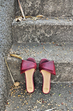 Load image into Gallery viewer, Sala Chaussures Odette Swandals in Oxblood