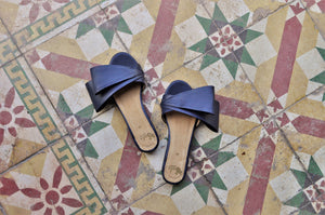 Sala Chaussures Odette Swandals in Navy