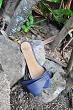 Load image into Gallery viewer, Sala Chaussures Odette Swandals in Navy