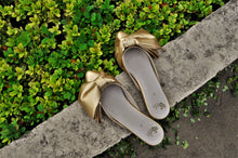 Load image into Gallery viewer, Sala Chaussures Atalanta Slides in Golden